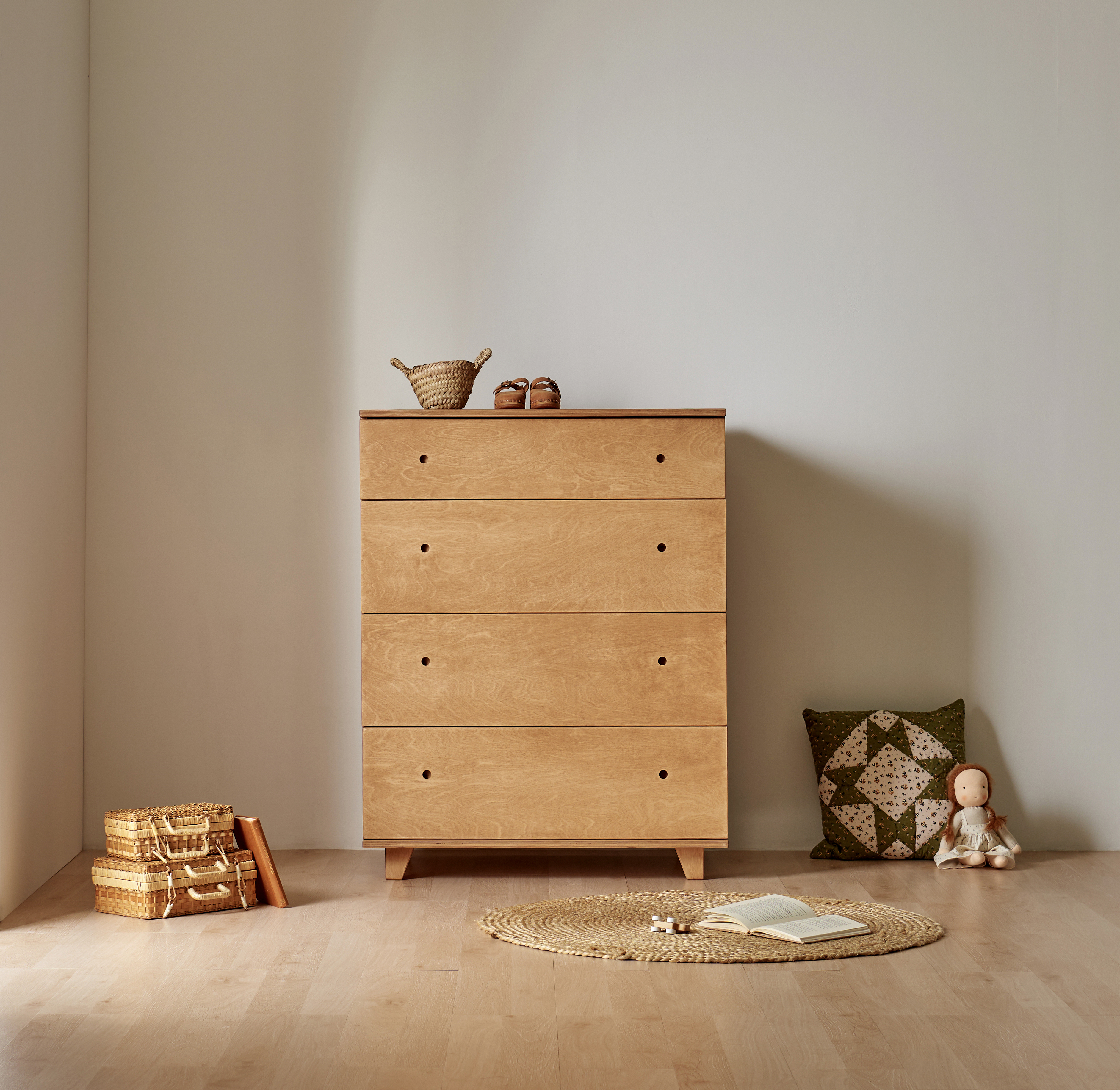 a chest of drawers_Vintage